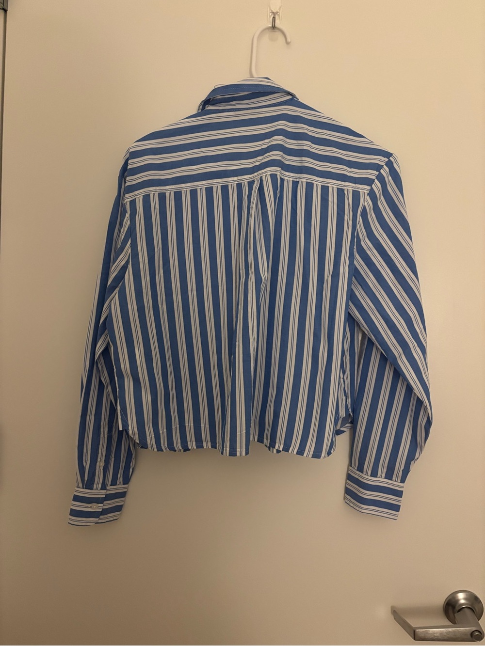 Old Navy the Cropped Shirt Striped Button-Up Shirt - Picture 3 of 4